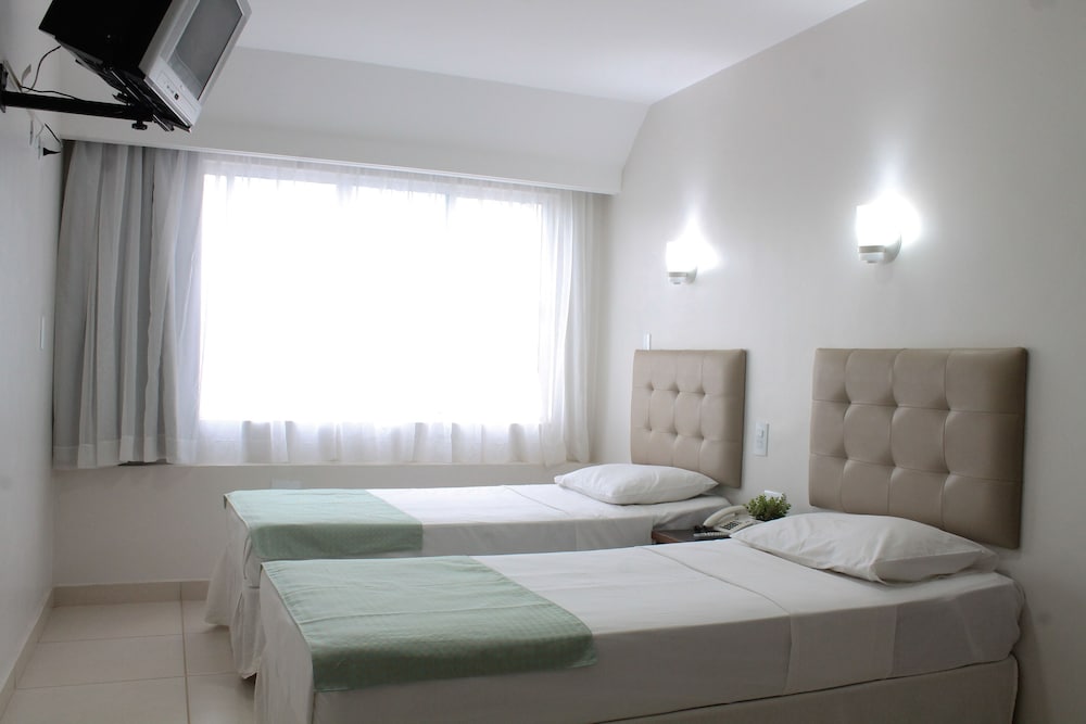 Standard Twin Room, 2 Twin Beds - Photo 2