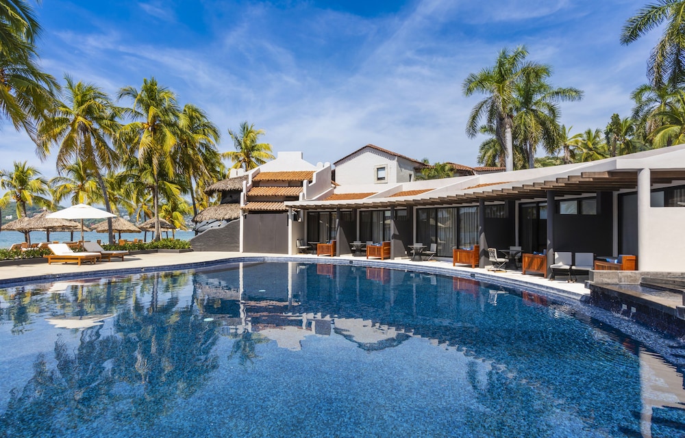 Suite (Swim-Up) - Photo 1