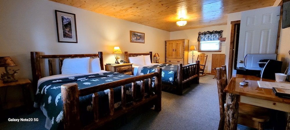 Room, Private Bathroom (Big Sky Room)