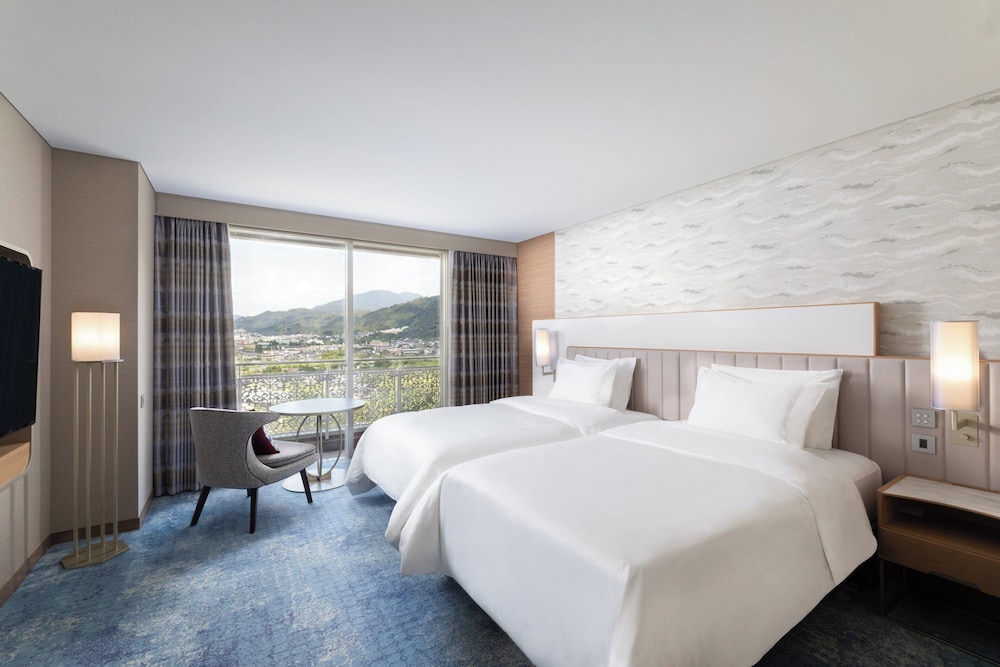 Deluxe Room, 2 Twin Beds (View) - Photo 1