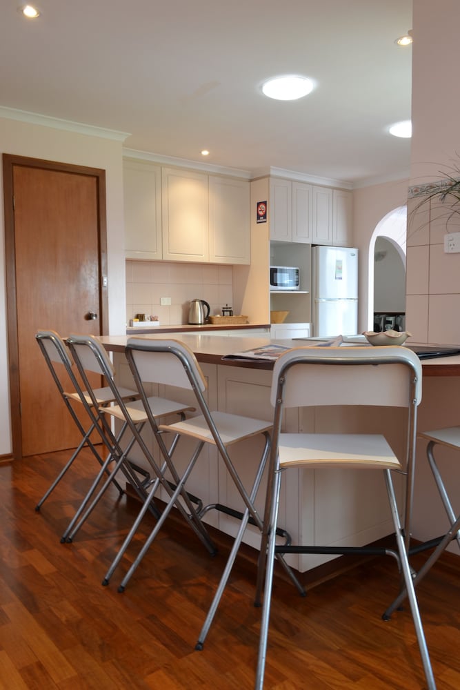 Four-Bedroom House - Photo 12