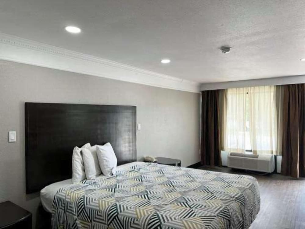 Standard Room, 1 King Bed, Smoking