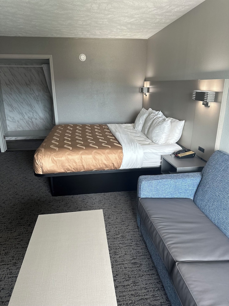 Suite, 1 King Bed with Sofa bed, Non Smoking - Photo 5