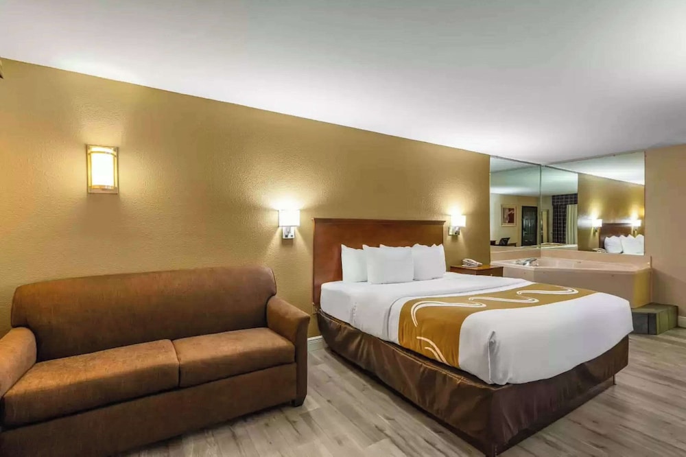 Suite, 1 King Bed, Non Smoking (Upgrade) photo 1