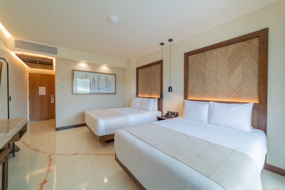 Standard Room, 2 Queen Beds, Garden View - Photo 1