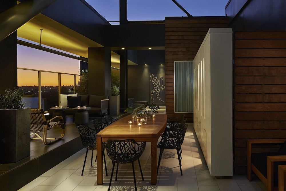Penthouse, 1 King Bed (Wilshire)