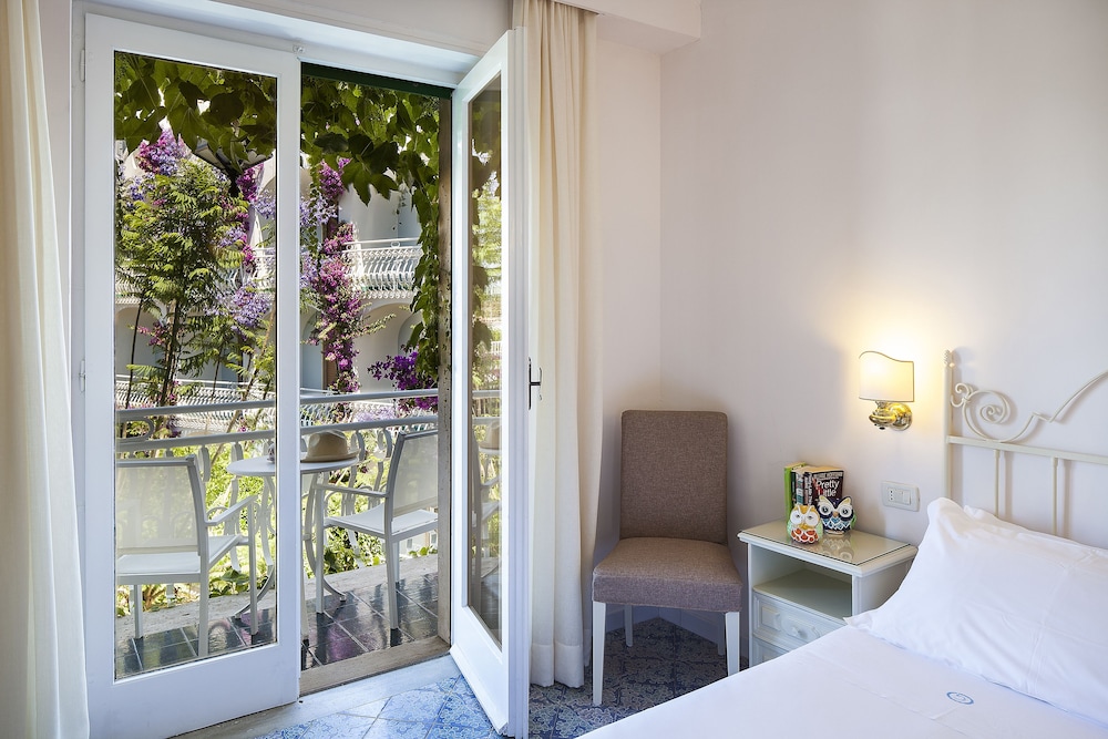 Junior Suite, Garden View photo 2