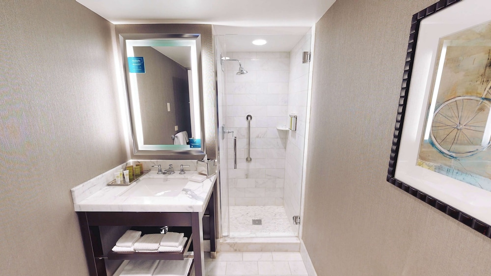 Suite, Multiple Beds, Lake View thumbnail 6