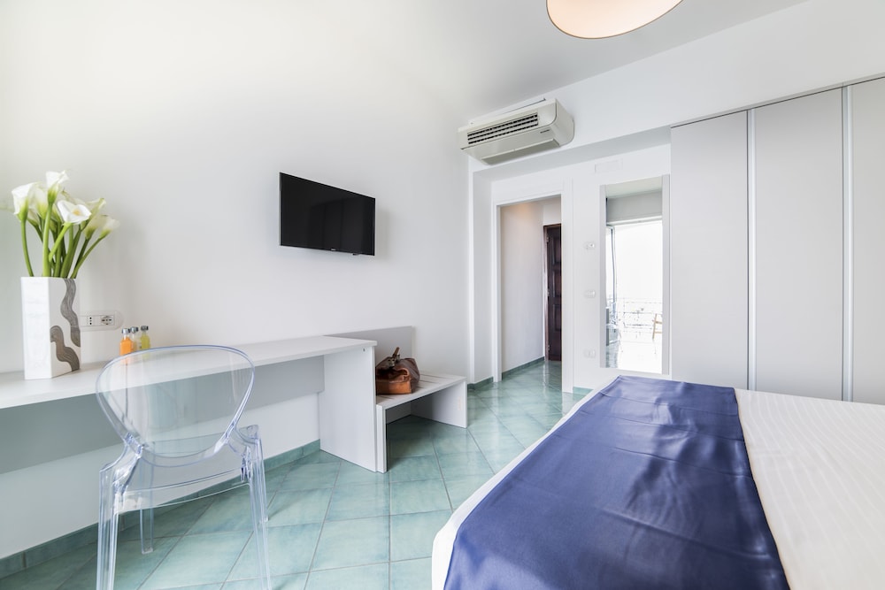 Deluxe Room, Sea View - Photo 1