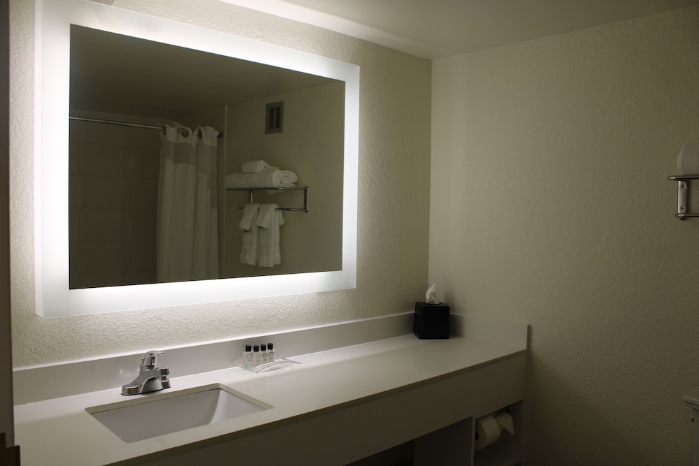 Junior Suite, 1 King Bed, Non Smoking photo 2
