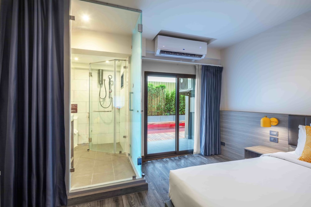 Deluxe Room, 2 Twin Beds, Non Smoking, Poolside photo 3