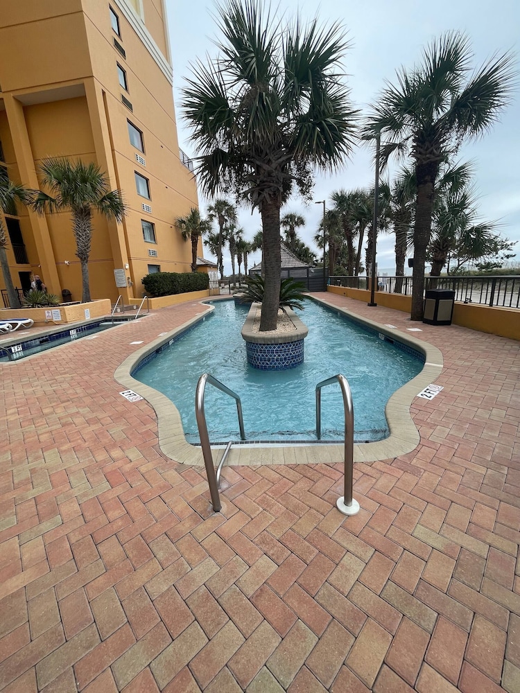 Stunning Oceanfront View! Heart Of The Golden Mile, Photo 2