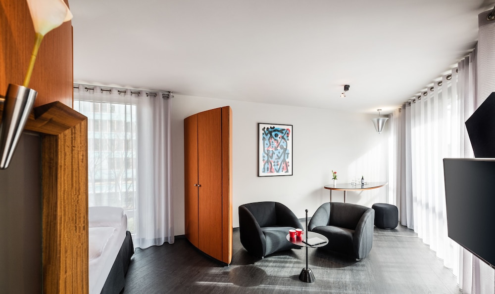 Junior Studio, 1 King Bed, Bathtub, City View photo 2