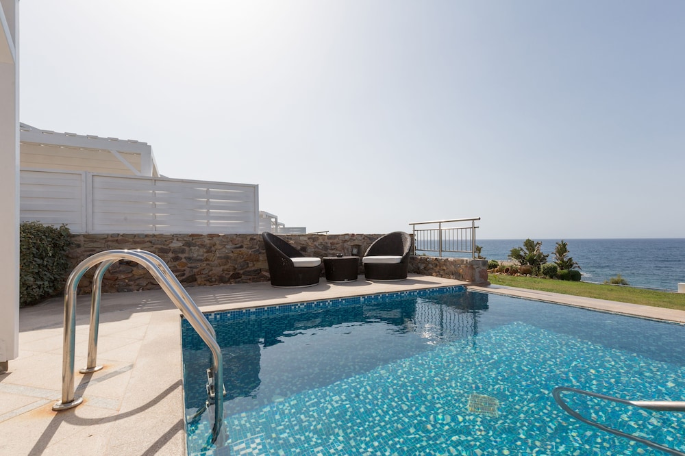 Luxury Suite, Private Pool, Sea Front