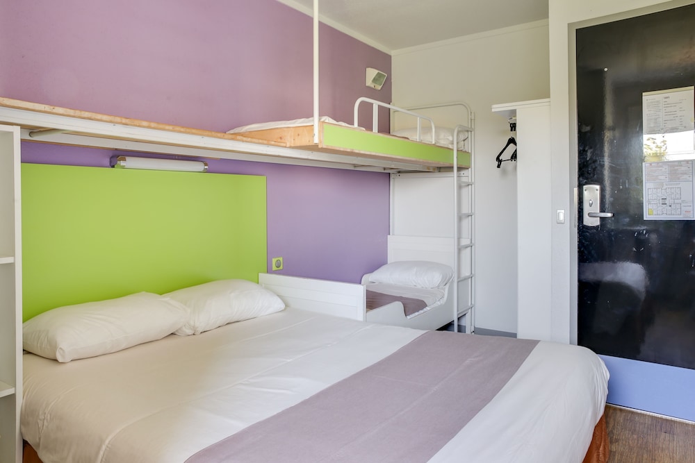 Family Quadruple Room, Multiple Beds photo 3