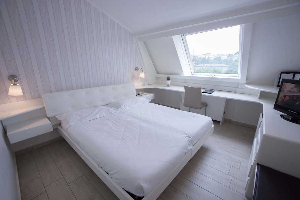 Economy Double Room photo 2