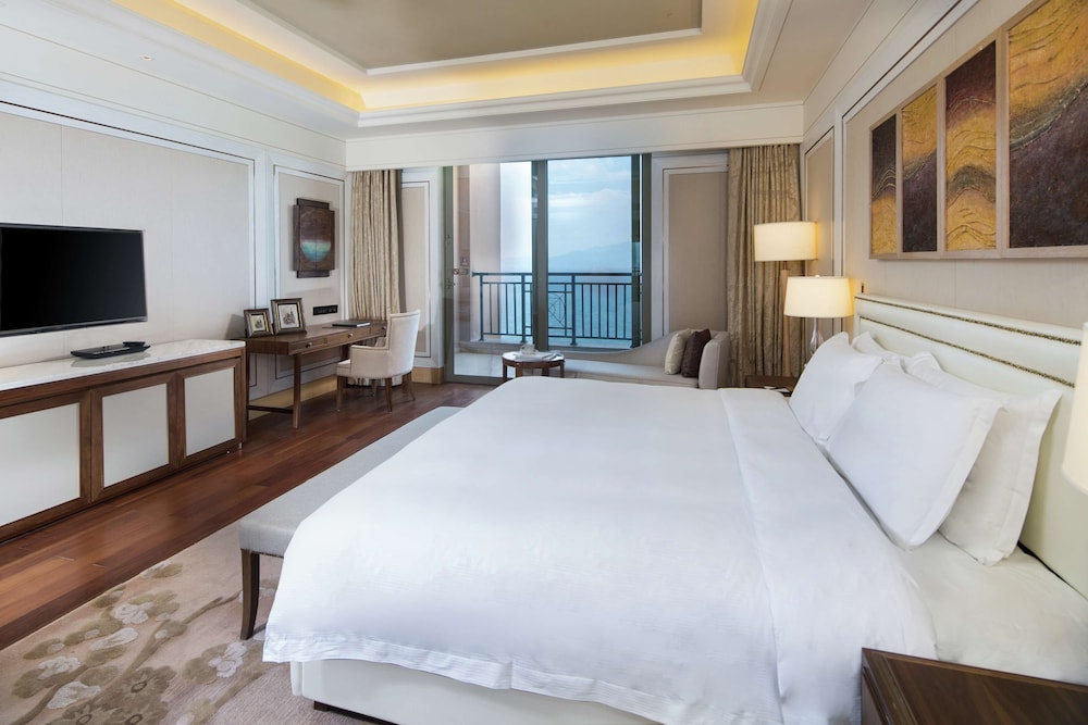 Deluxe Suite, Lake View photo 1