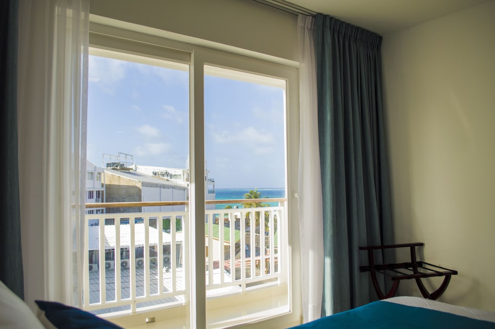 Junior Suite, 2 Queen Beds, Partial Ocean View, photo 6