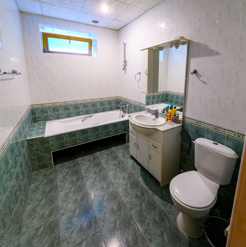 Basic Triple Room photo 2