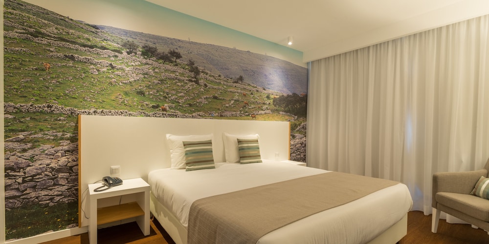 Available room thumbnail 5
