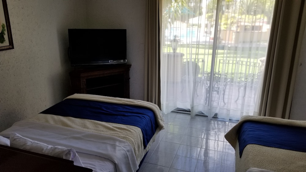 Standard Quadruple Room, 2 Double Beds, Garden View photo 1