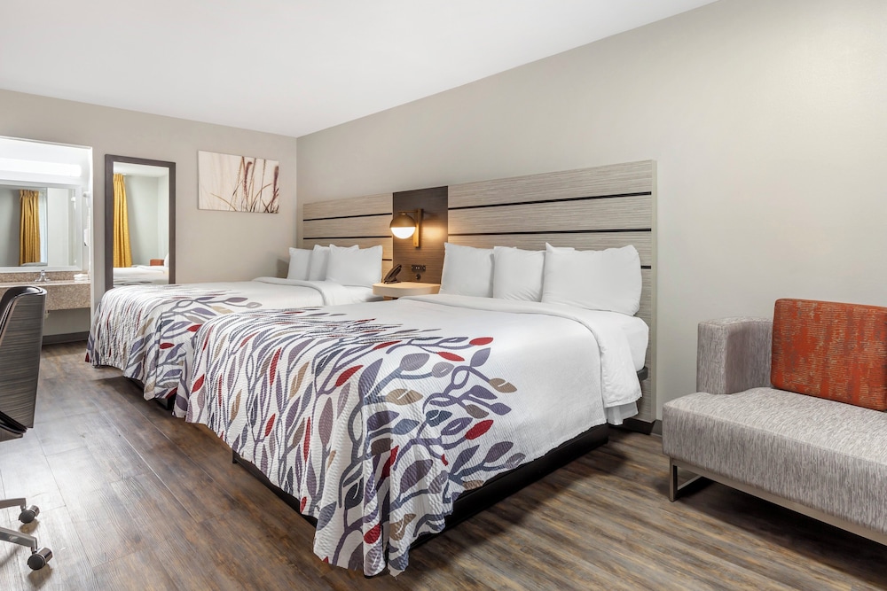 Deluxe Room, 2 Queen Beds, Non Smoking - Photo 7