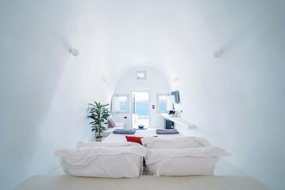 Honeymoon Suite - Photo 11