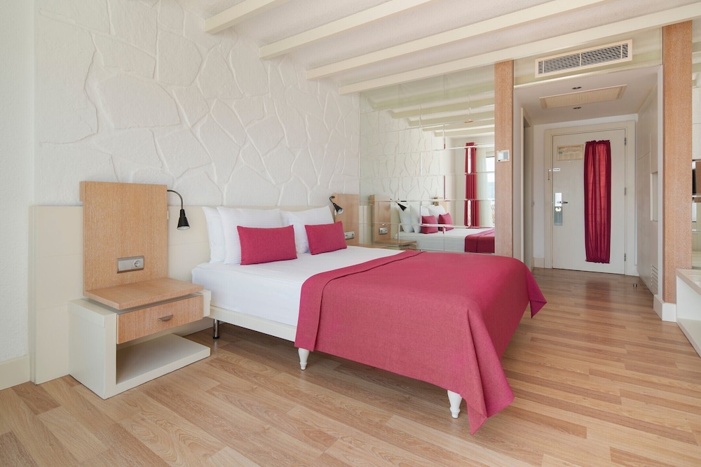 Standard Double or Twin Room photo 1