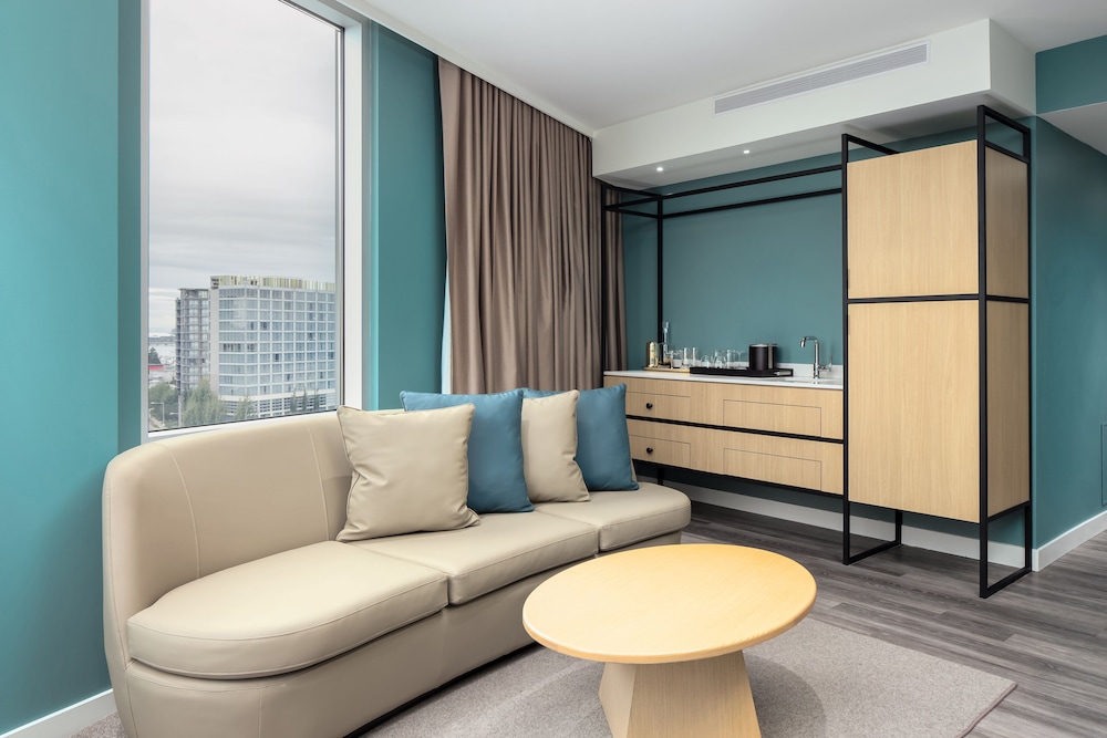 Signature Suite - Photo 6