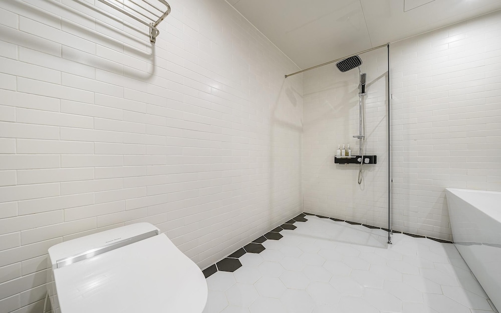 Room (Suite family bath - Starbucks coffee ) - Photo 11
