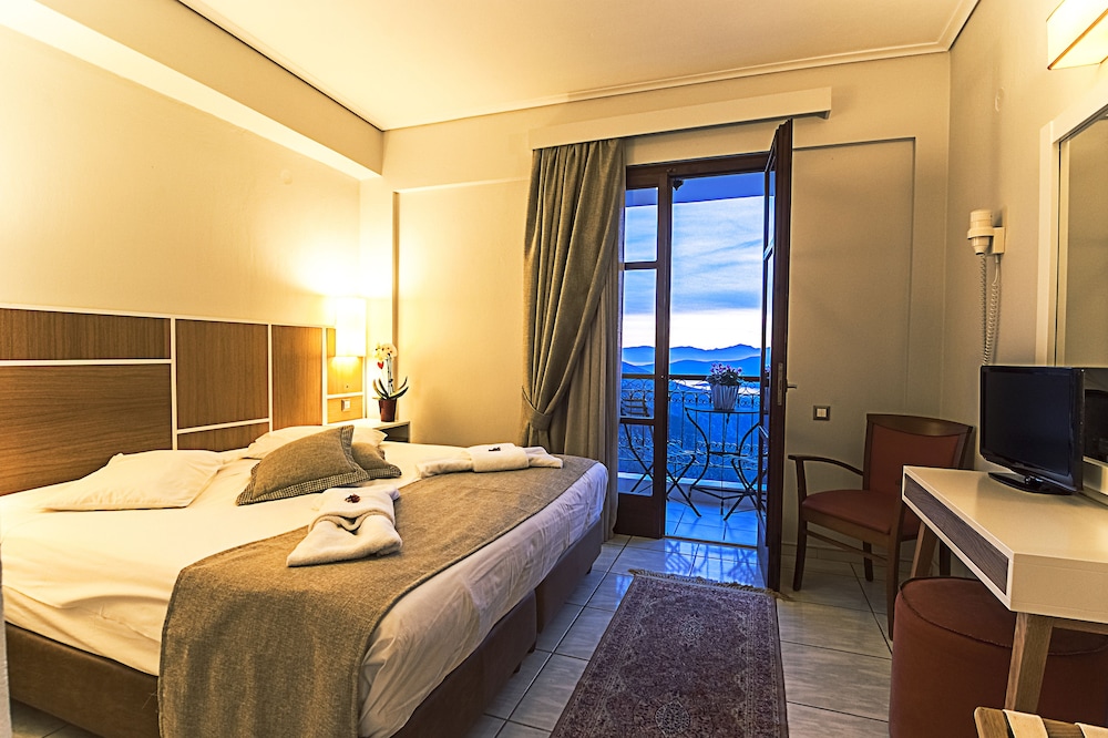 Double or Twin Room with Balcony (Panoramic View) - Photo 4