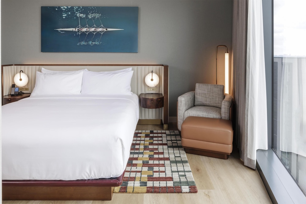 Deluxe Room, 1 King Bed, Accessible - Photo 1