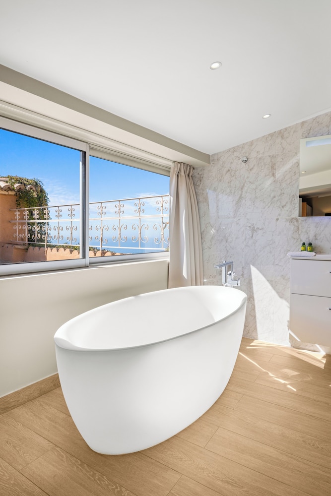 Chambre Double Supérieure, vue partielle sur la mer Chambre Double Supérieure, vue partielle sur la mer