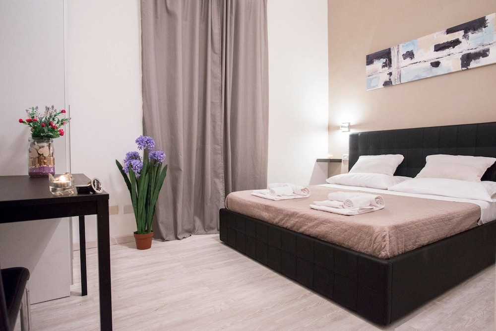 Double Room (A)