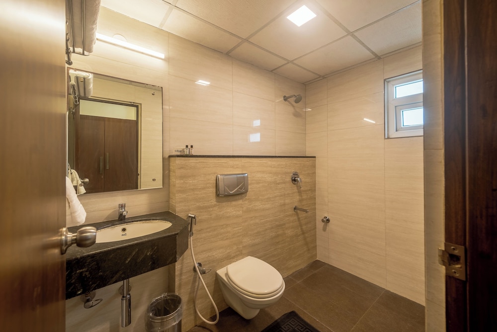 Standard Suite - Photo 3