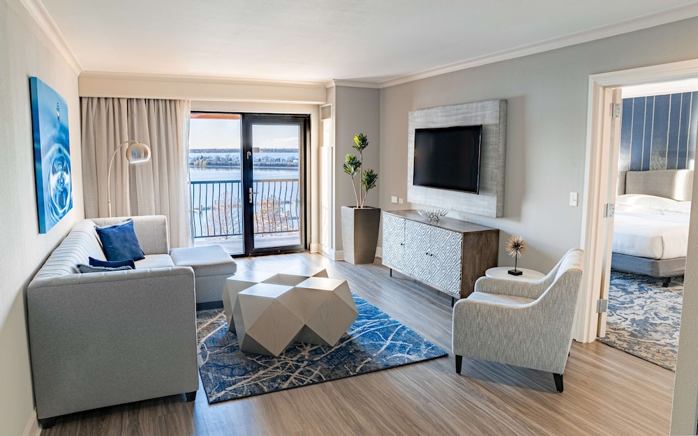 Suite, 1 King Bed, Balcony (High Floor) - Photo 4