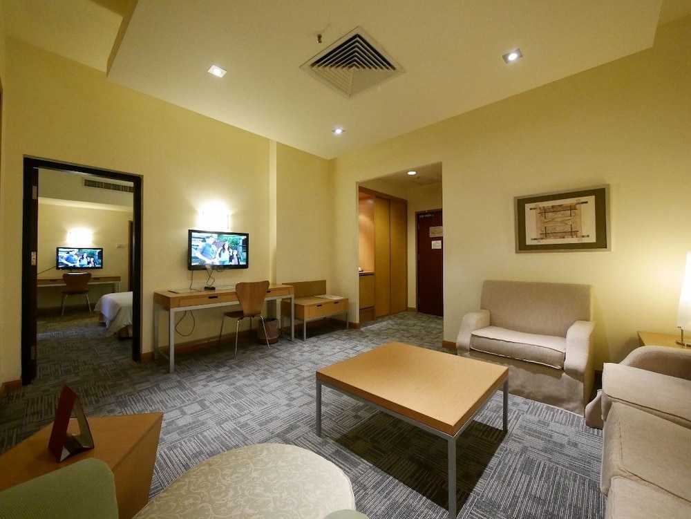 Executive Suite, 1 Bedroom - Photo 2