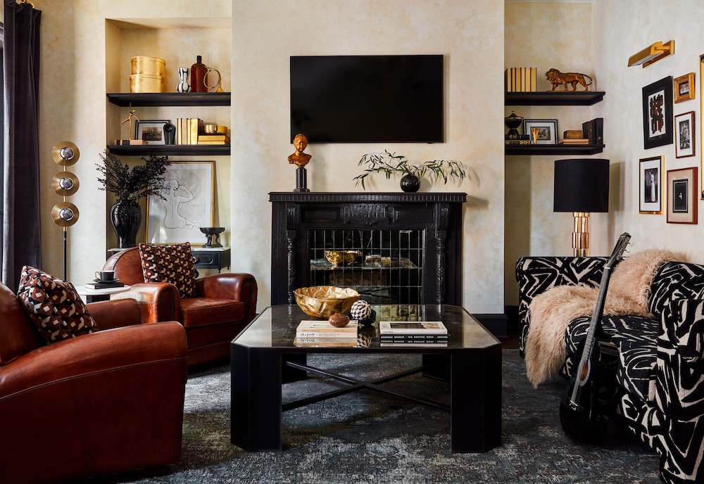Deluxe Suite, 2 Bedrooms, 2 Bathrooms (The Alice, Floor 2)