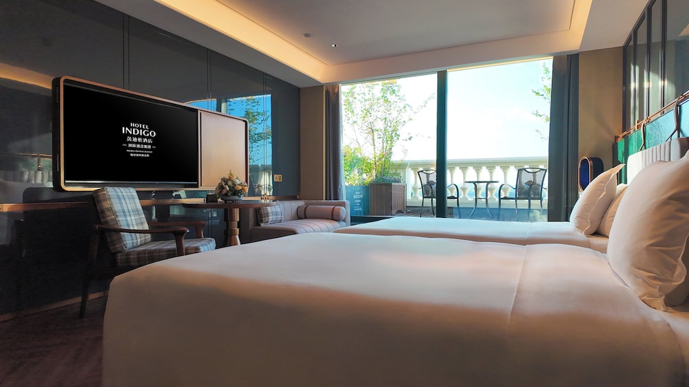 2 Double Premium River View Balcony