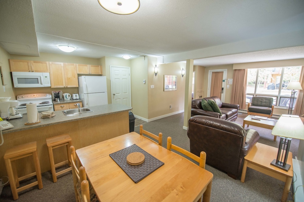 Condo, 1 Bedroom photo 2
