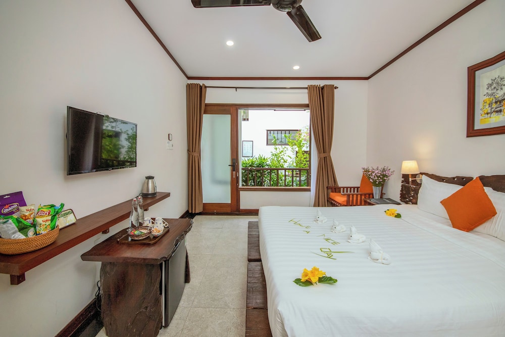 Superior Double Room, Balcony, Pool View