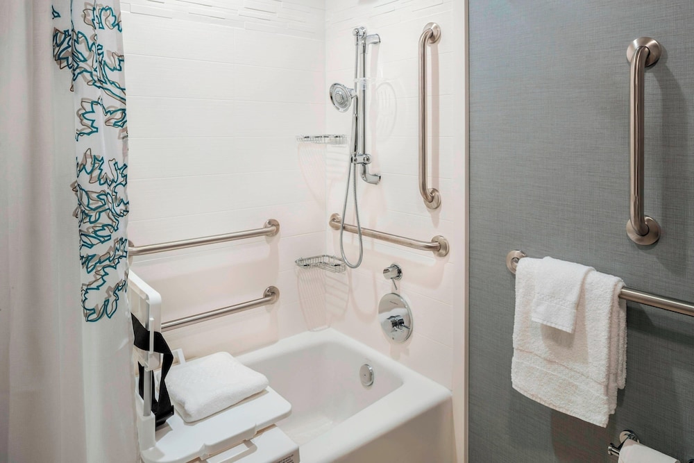 Studio, 1 King Bed with Sofa bed (Mobility/Hearing Accessible, Tub) photo 2