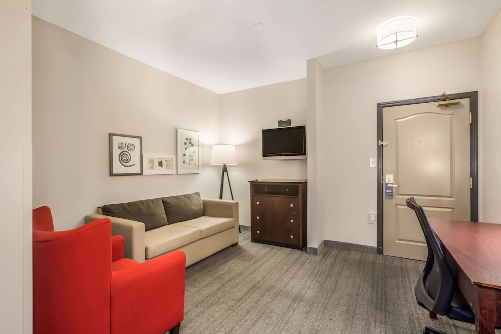 Suite, Multiple Beds, Non Smoking - Photo 7