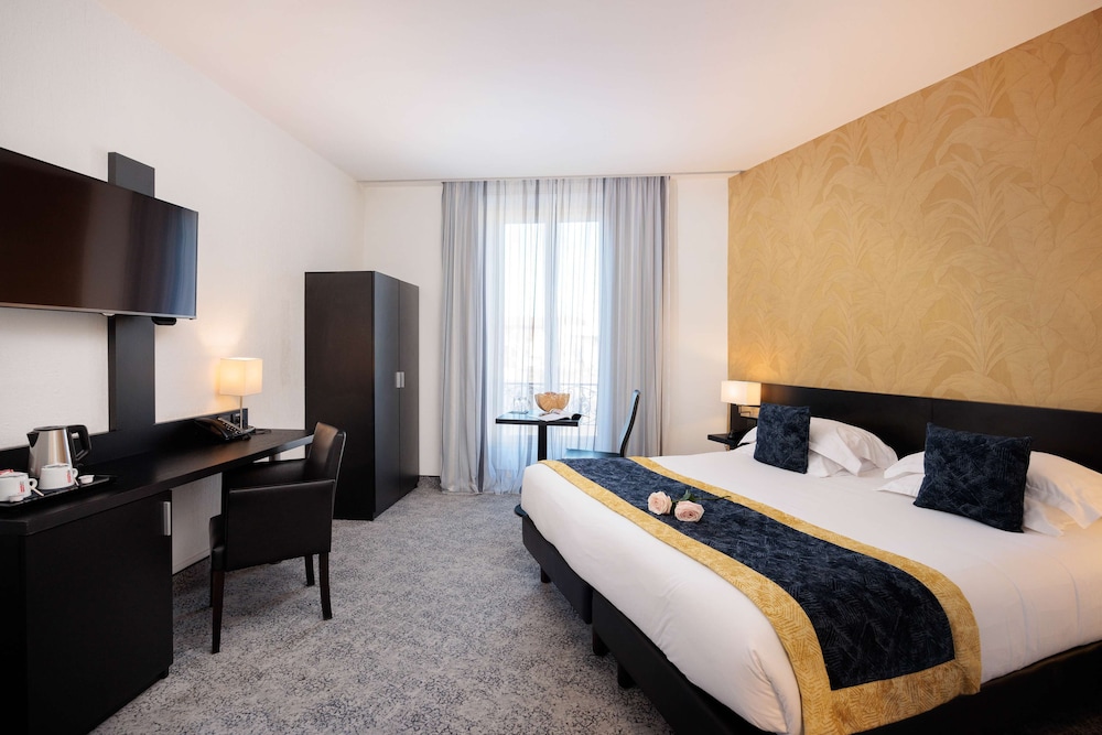 Superior Room, 1 King Bed, Non Smoking (Twin bed on request) - Photo 9