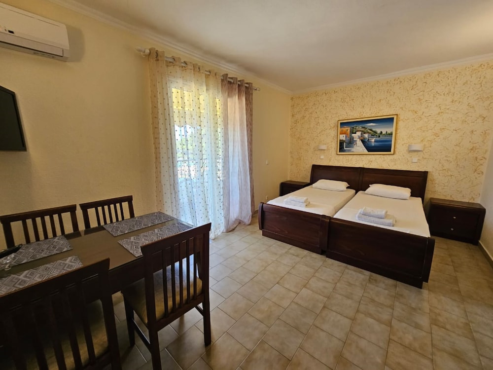 Apartment, 1 Bedroom, Balcony, Mountain View