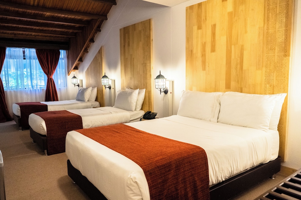 Traditional Quadruple Room, Multiple Beds, Private Bathroom