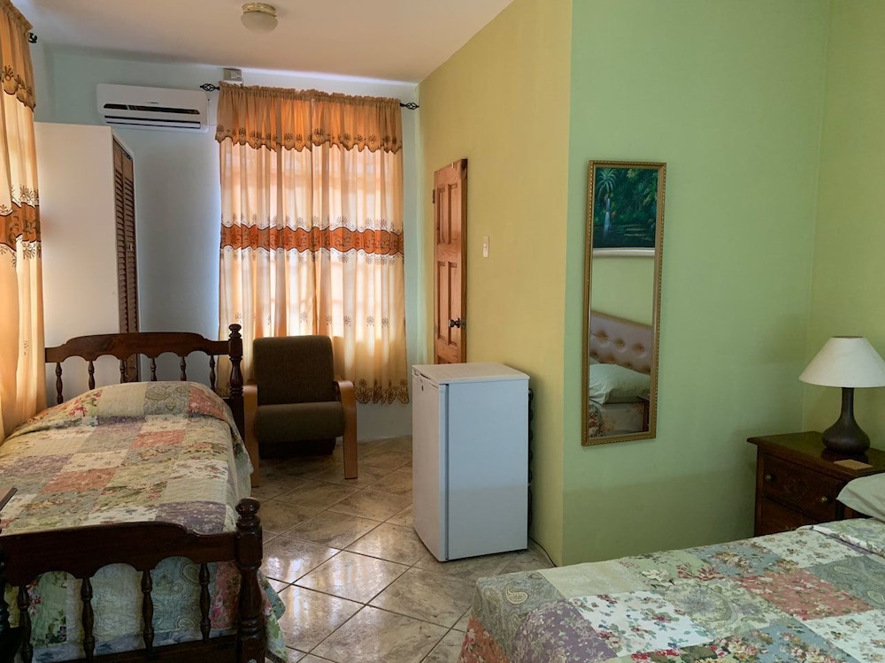 Room, 1 Double Bed, Refrigerator photo 2