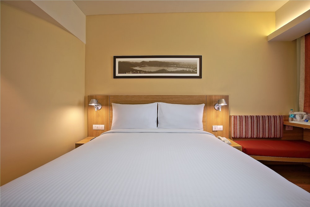 Standard Room, 1 Queen Bed photo 1