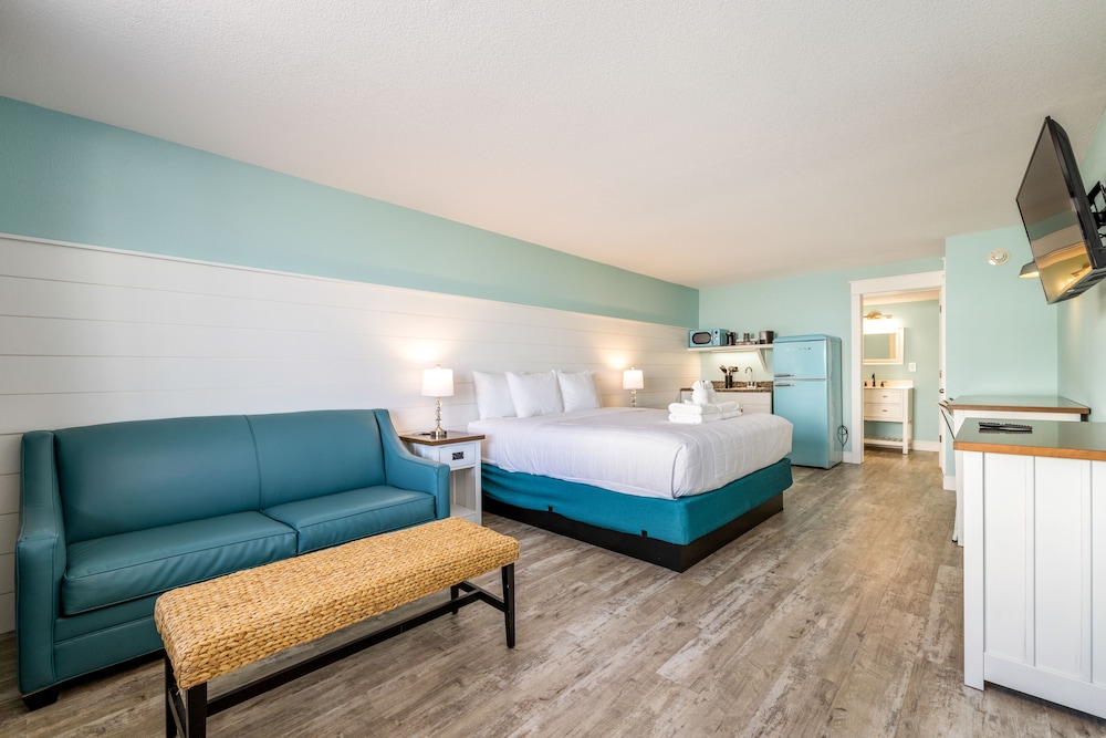 Superior Room, 1 King Bed, Ocean View, Beachside - Photo 2