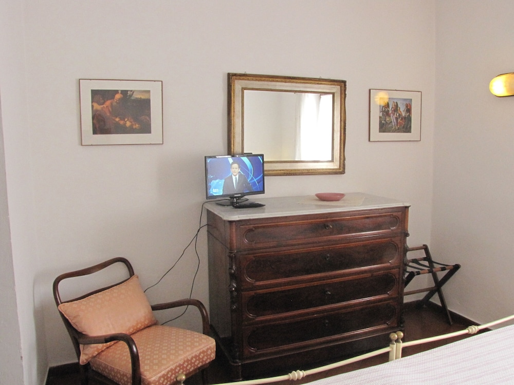 Basic Apartment photo 2